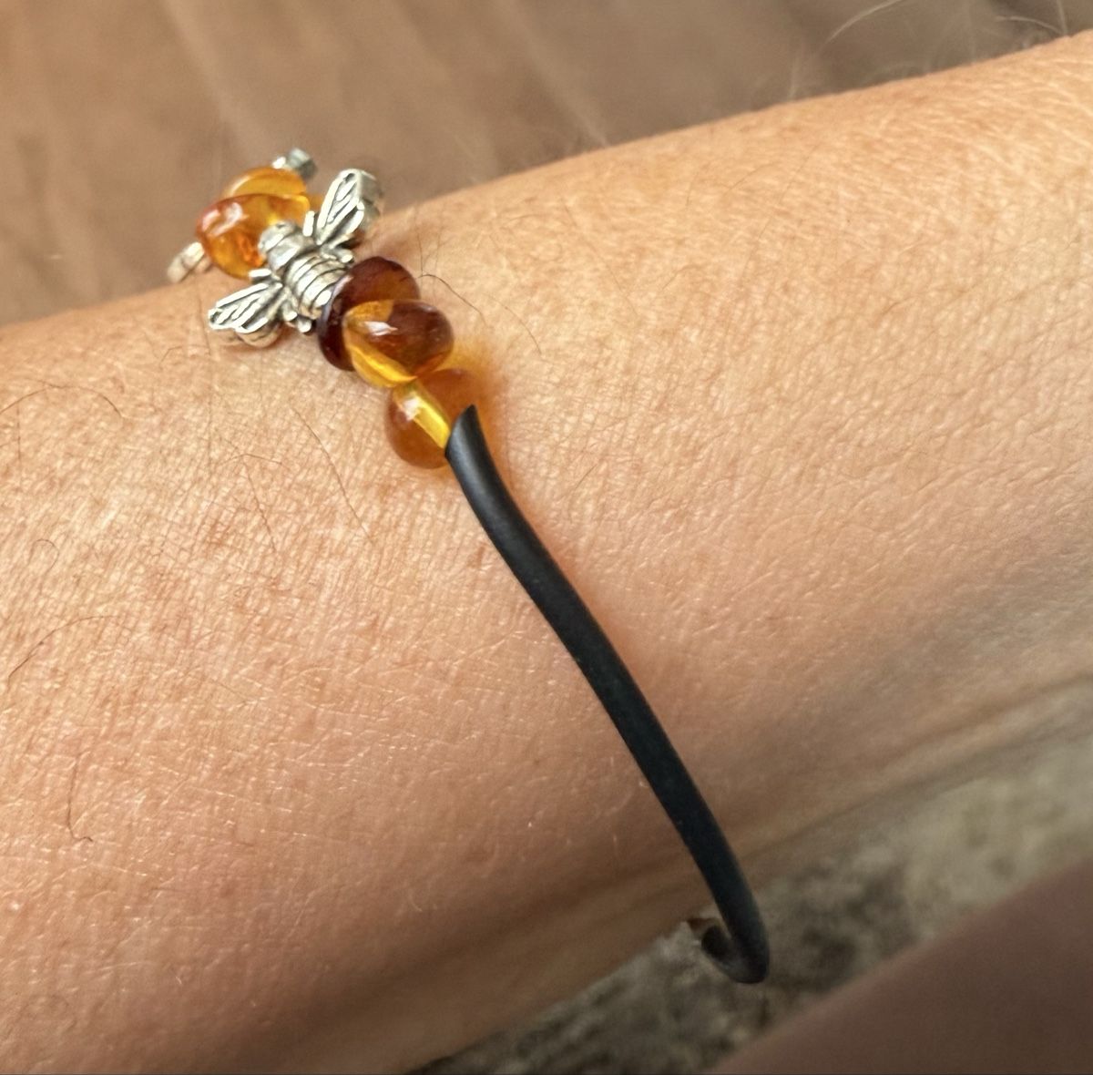 Bracelets: Armbändchen mit Bernsteinen und Bienen – Neuf avec emballage d'origine à Ebikon par elischka 3