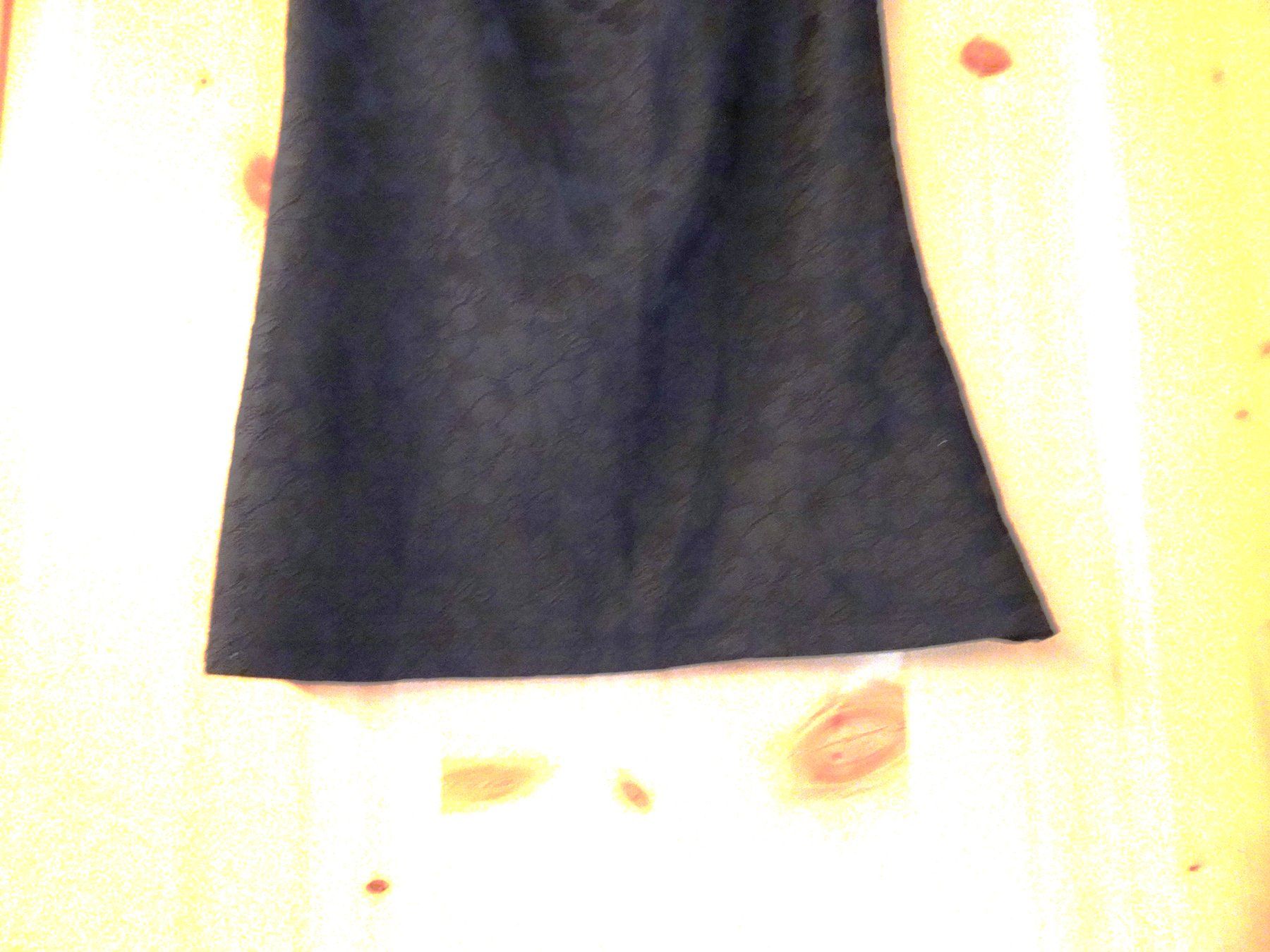 Tops: Uni schwarzes Top mit Blumenmuster Gr. S - 2603130 – Gebraucht aus Küssnacht am Rigi von Good4Deckeli 2