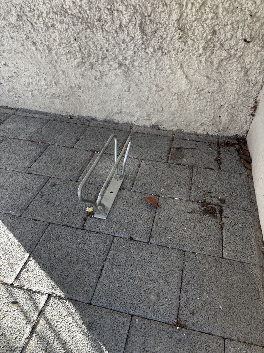 Cavalletti per biciclette: Veloständer für Boden oder Wand – Usato da Buchs AG venduto da Kmartini 1