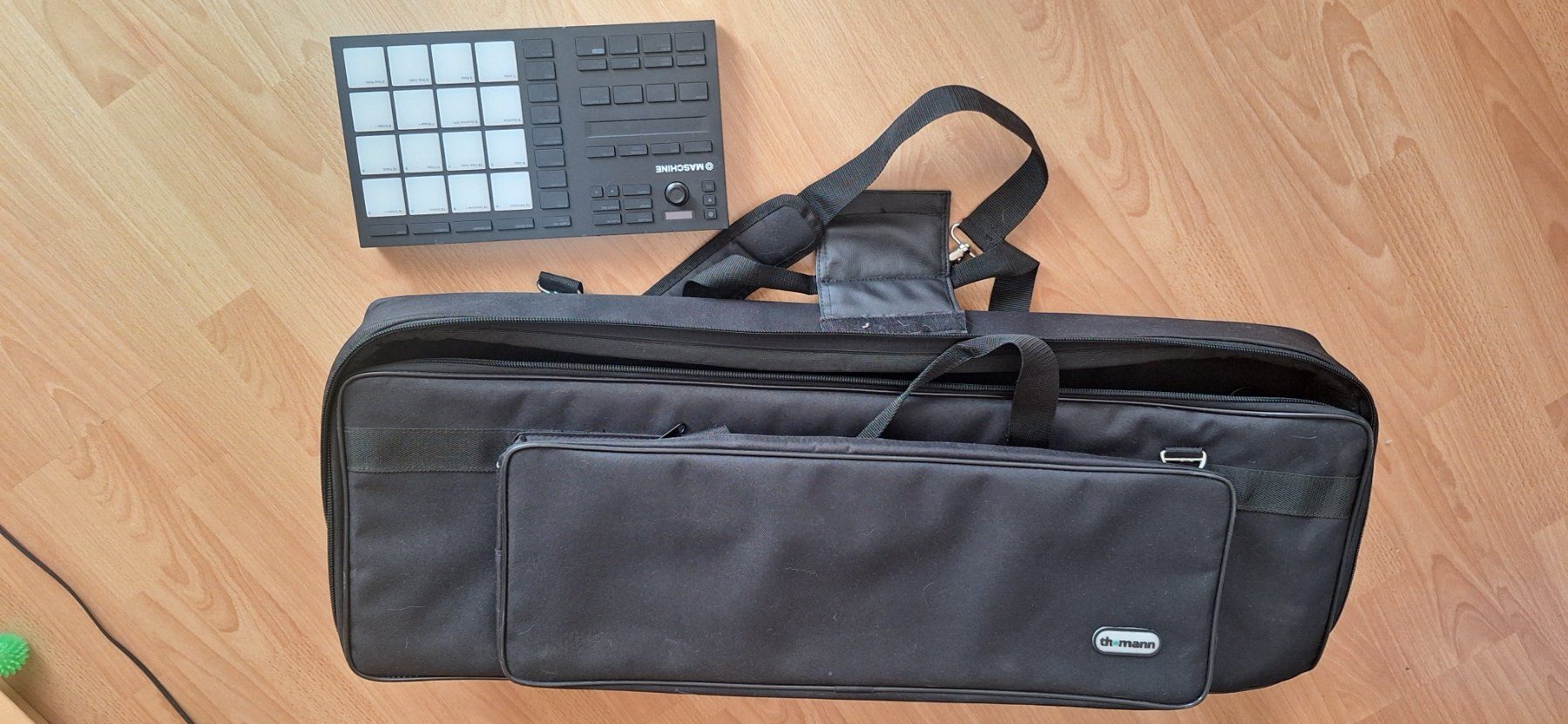 IK Multimedia Musikinstrumente: iRig Keys I/O 49 mit Interface, Bag und Maschine Mikro MK3 – Gebraucht aus Bern von belama 3
