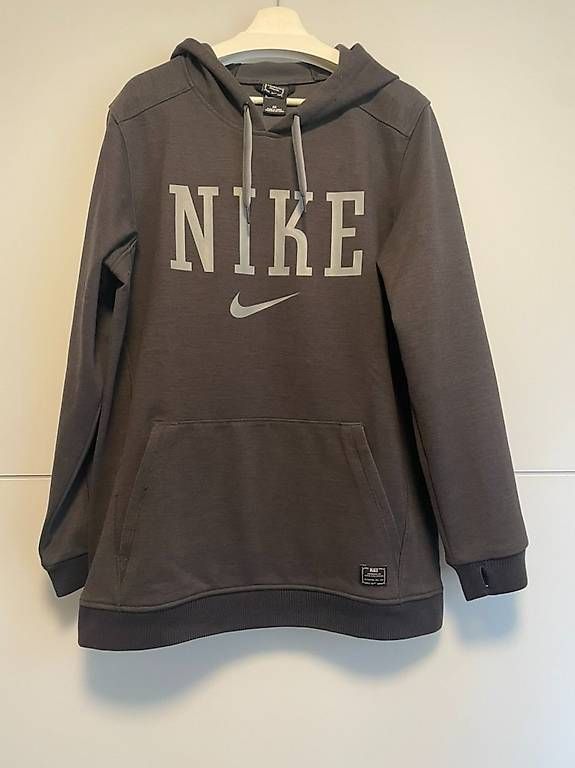 Pullover & Sweatshirts: Nike Snowboarding Tech-Hoodie, Grösse M – Gebraucht aus Luzern von _Luccer