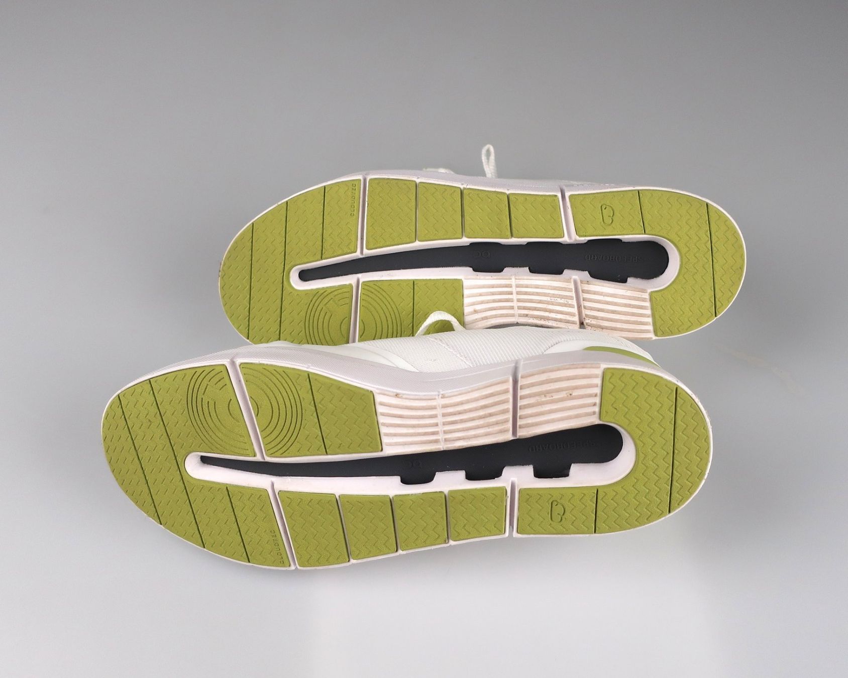 On Scarpe da uomo: Weisse "THE ROGER Spin" Sneakers von ON – Usato da Volketswil venduto da brockipfannenstil 6