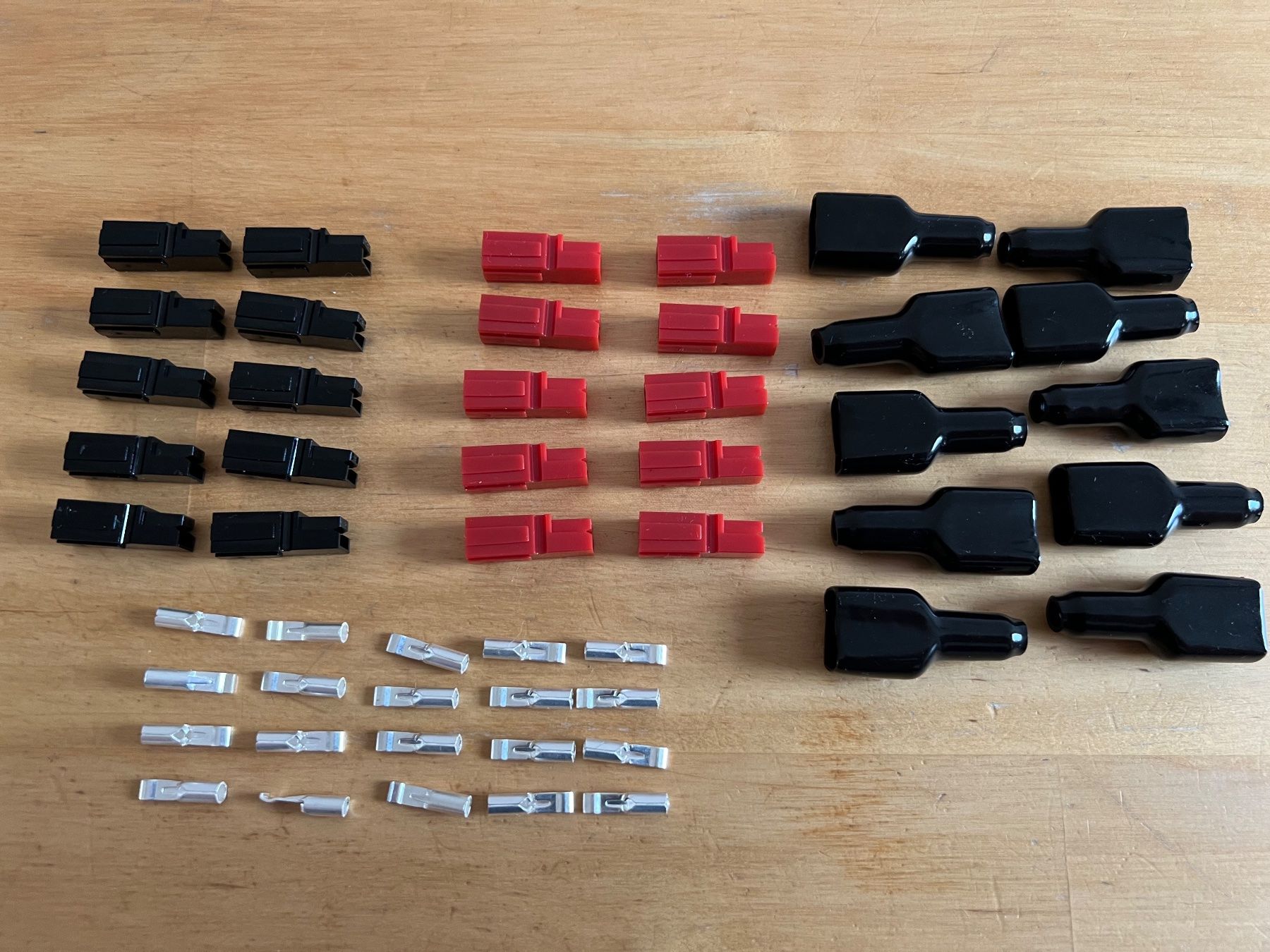 Tutti pezzi di ricambio auto: 10 Paar Anderson PowerPole 30A rot schwarz replica m. Gummi – Nuovo (secondo la descrizione) da Lützelflüh-Goldb venduto da Guemseli