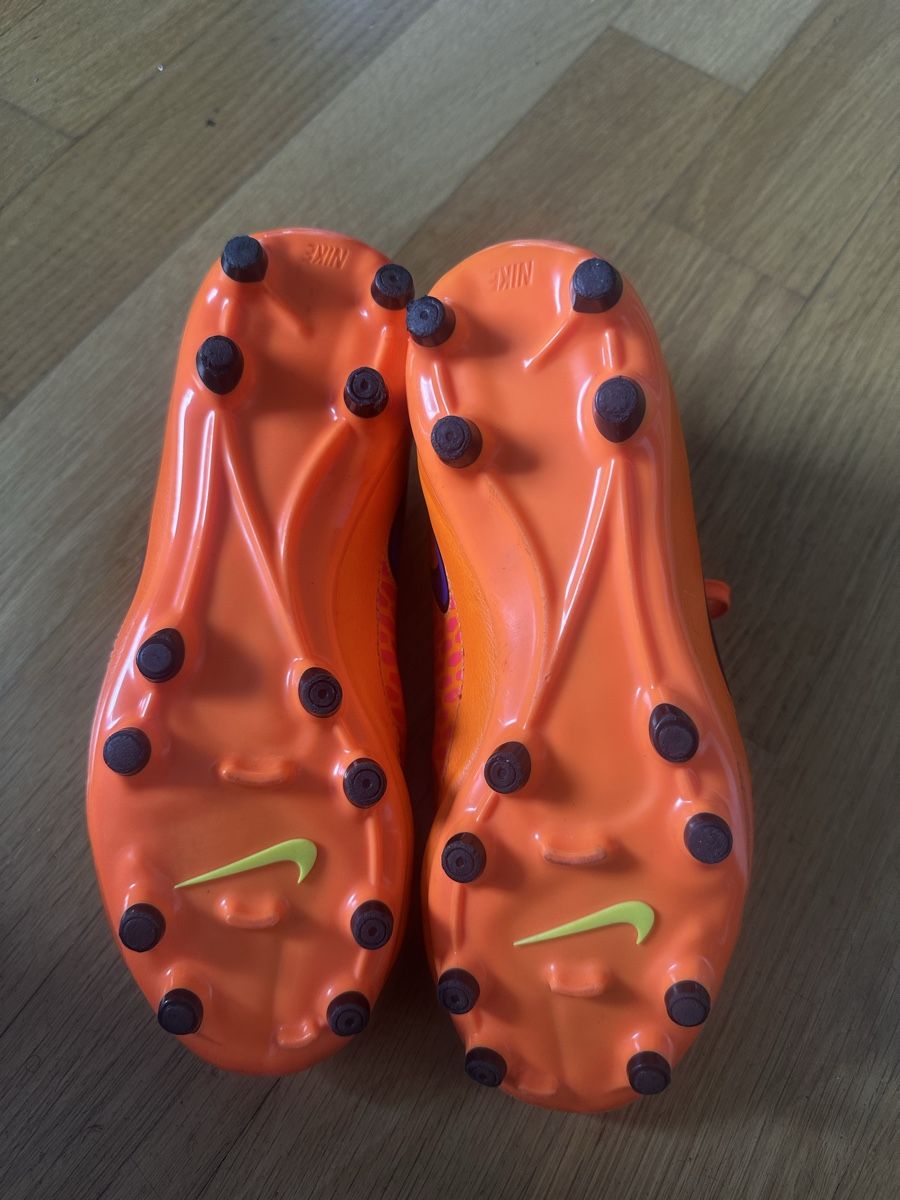 Nike Scarpe per ragazzi: Nike Magista Nockenschuhe 34 – Usato da Zürich venduto da Gwizduch 1