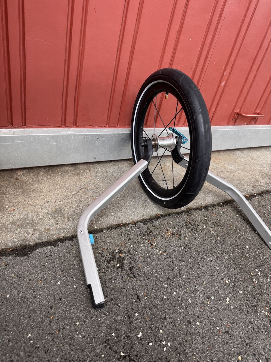 Thule Rimorchi: Thule Kinderfahrradanhänger Jogging Rad set – Usato da Luzern venduto da Hdraksy 1