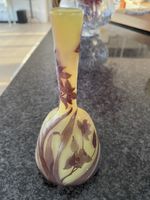 Vase Gallé jaune signé
