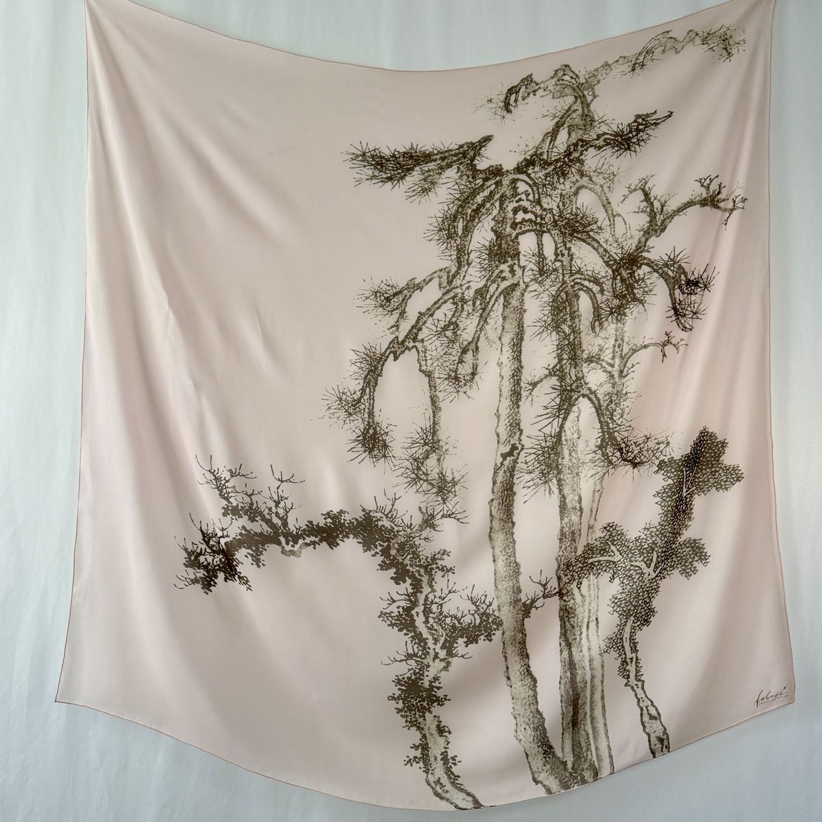 Fabric Frontline Foulard & Sciarpe: FABRIC FRONTLINE Big Silk Scarf – Usato da Emmen venduto da Colette-Juliette