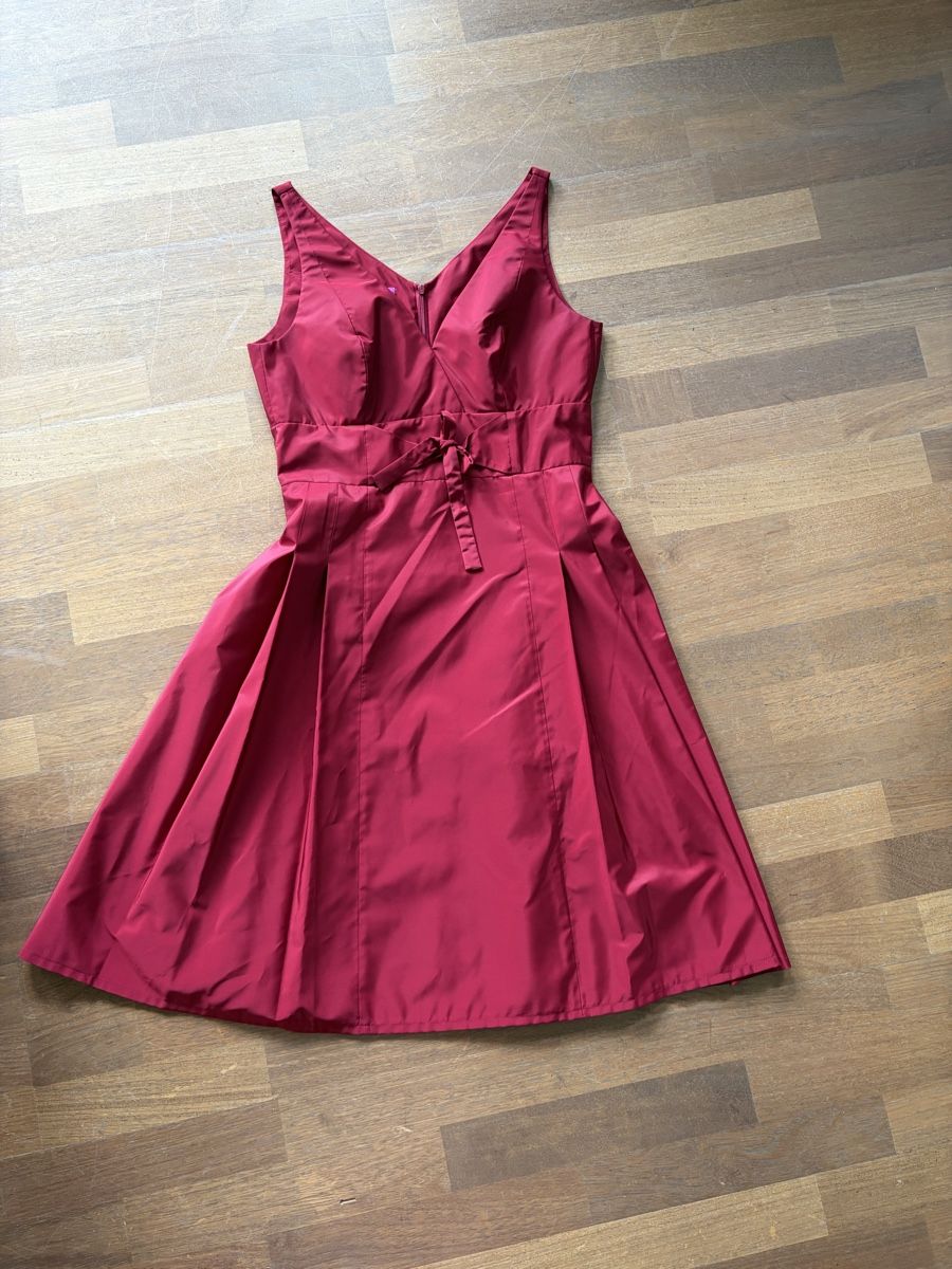 Kleider: Cocktail Kleid, Grösse M, weinrot  – Neu (gemäss Beschreibung) aus Zürich von Raetselbiene
