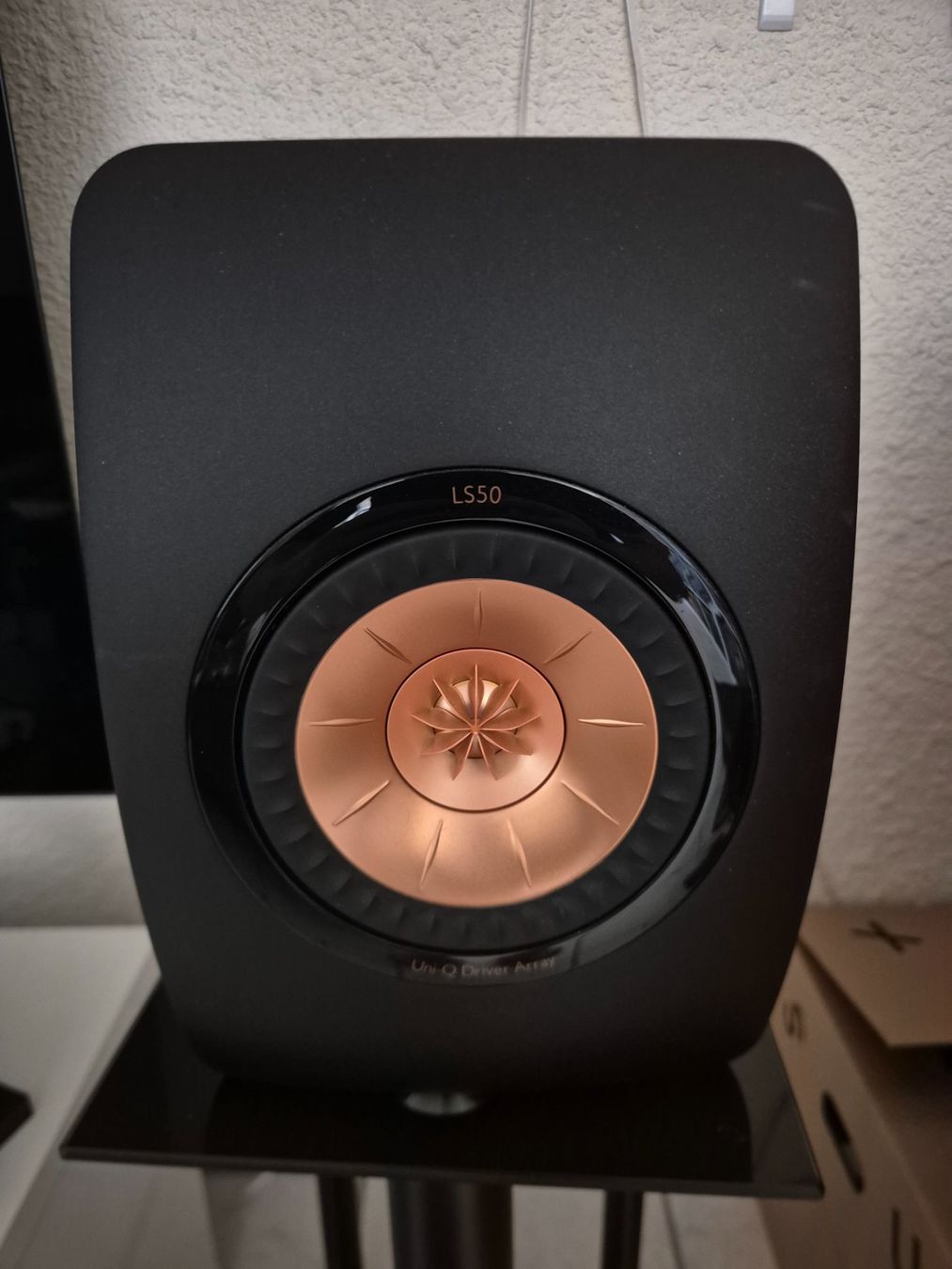 Kef Casse acustiche: KEF LS 50 classic noir avec pied – Usato da Vauderens venduto da zom_j92z