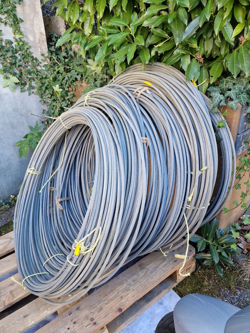 Quincaillerie: Stahldraht Seil 10mm, ca 550 m – Neuf (Voir description) à Pfäffikon SZ par Maijecka