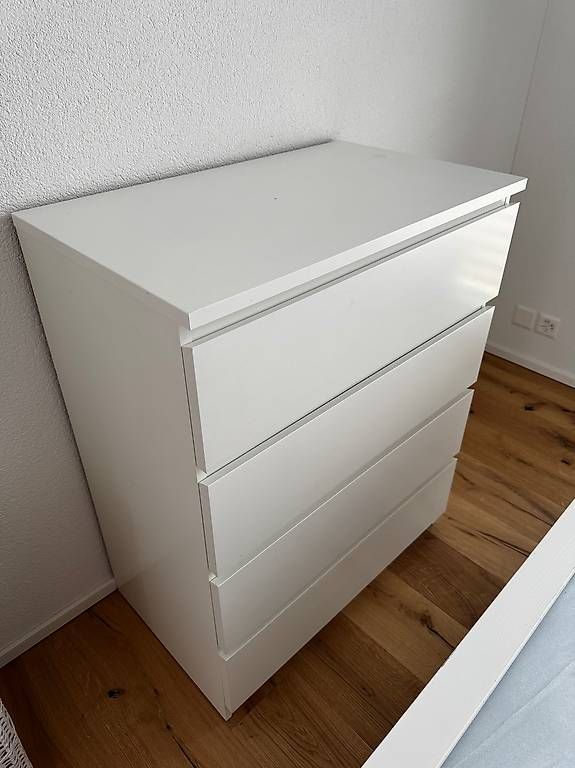 Commodes: Weisse Kommode mit 4 Schubladen – D'occasion à Freidorf TG par sandro444