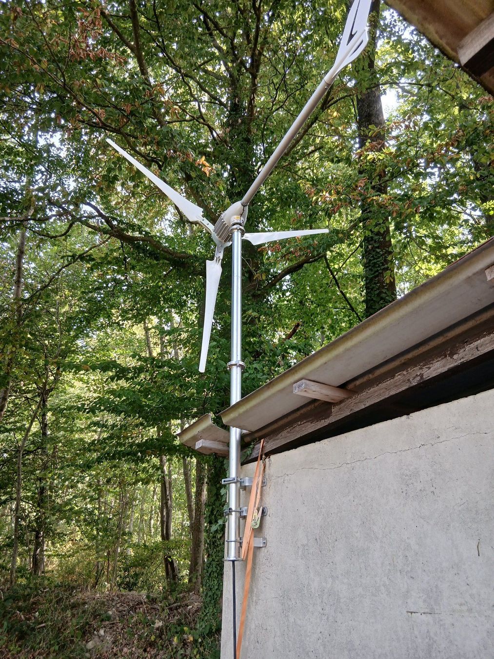 Stromgeneratoren: windgenerator 1500W-24V, 2m mast, hybridrichter,kabel – Gebraucht aus Pfäffikon SZ von Marcus_Aurilius 1