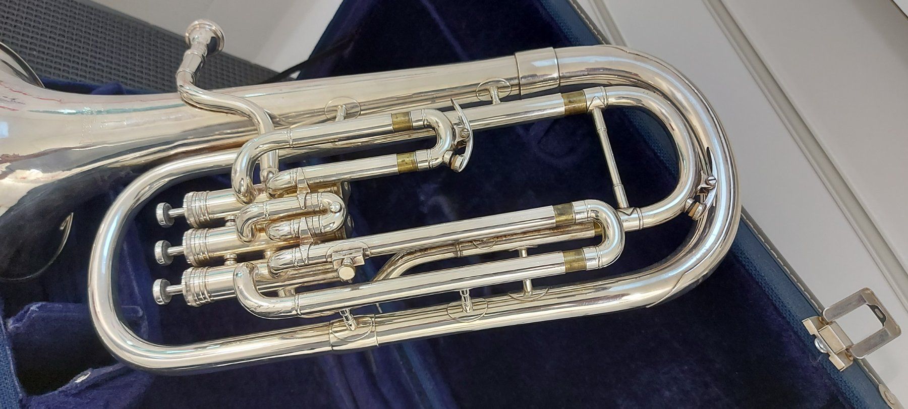 Es-Horn Boosey & Hawkes Regent II inkl.koffer & mundstück