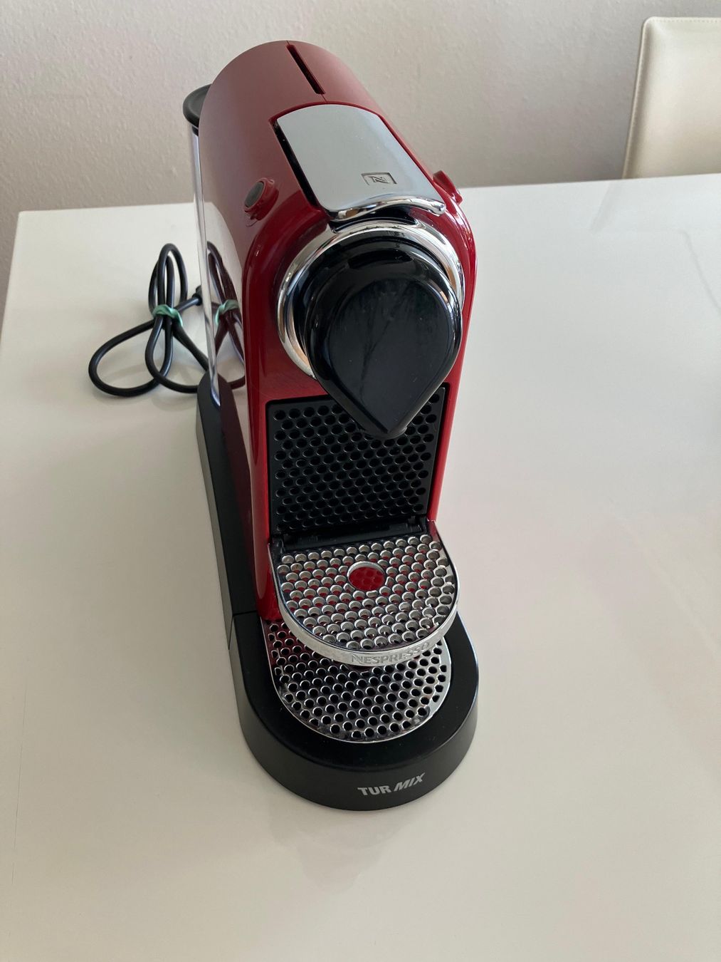 Nespresso Kaffeemaschinen & Espressomaschinen: Nespresso Kaffeemaschine mit Milchschäumer – Gebraucht aus KUESNACHT ZH von Christine_6 2