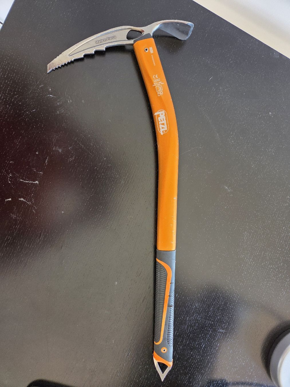 Petzl Kletterausrüstungen: Petzl Ice Axe / Eispickel Summit evo, guter Zustand – Gebraucht aus Zürich von Felixnidi
