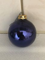 Hübsche, kleinere Weihnachtskugel in schönem Blauton