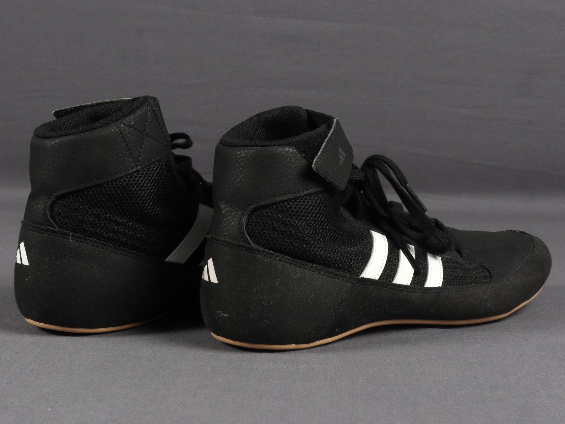 Adidas Chaussures femmes: ADIDAS-RINGERSCHUHE Schwarz Gr. 40 – D'occasion à Steinen par Restwert_Steinen 1