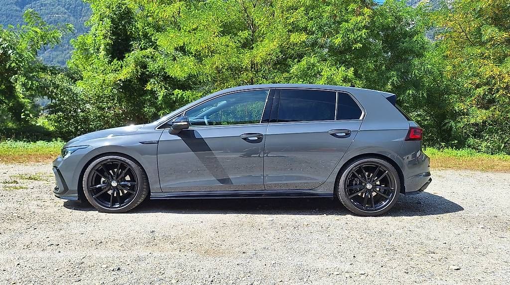 VW Automobili: VW Golf 1.5etsi GPF mHEV R-Line DSG – Usato da Lumino venduto da Baz79 1