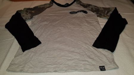 spezielles Langarmshirt Gr. 146/152