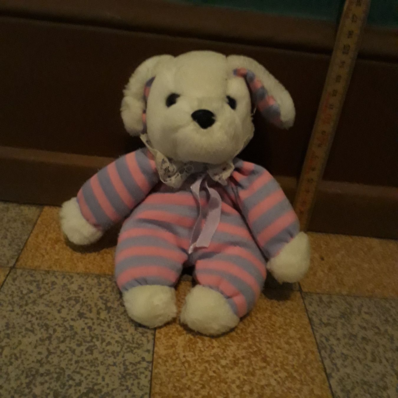 Jouets: Plüschtier Hund im Pyjama – D'occasion à Langenthal par free-birds-vibes