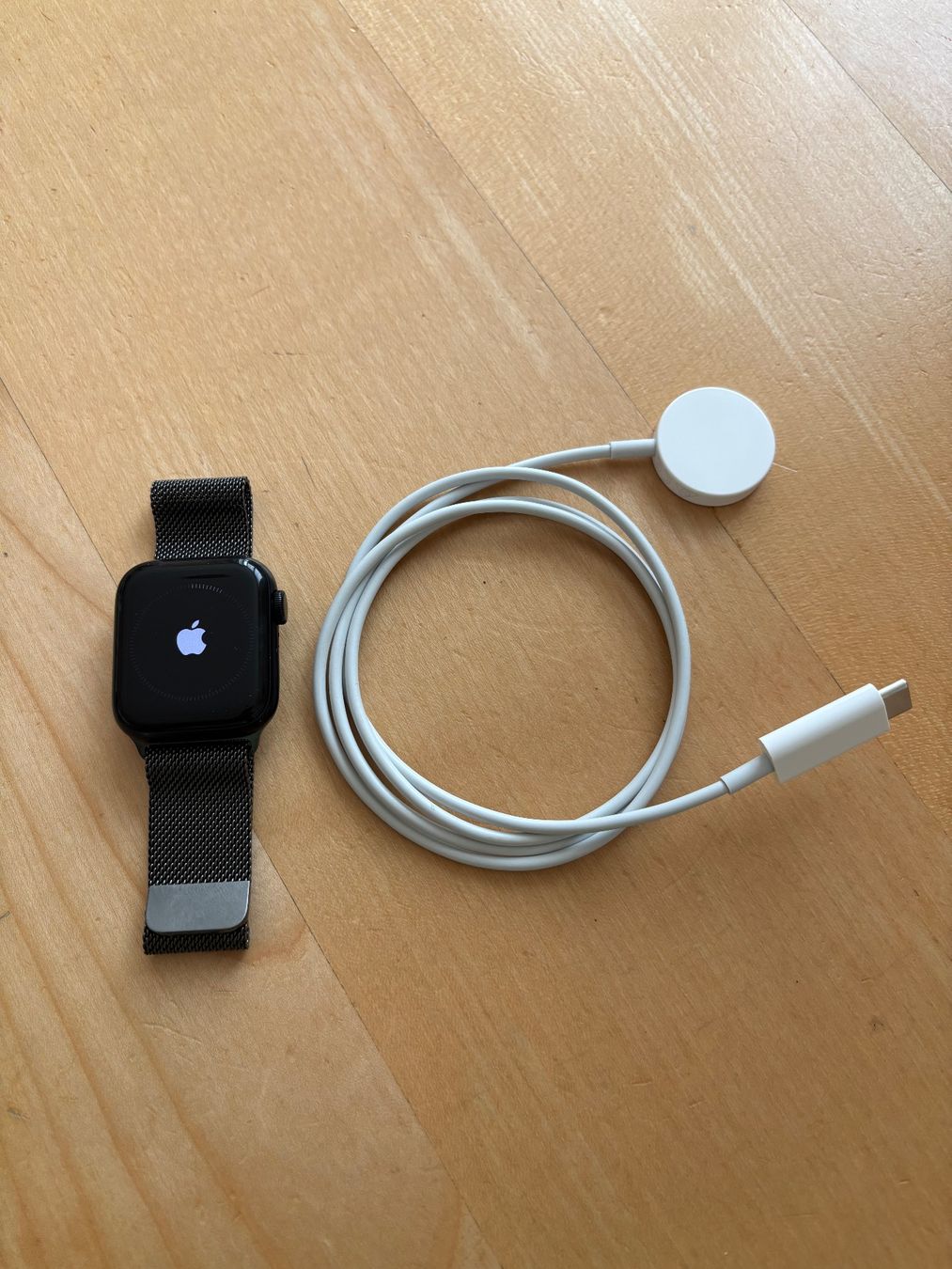 Apple Smartwatch: Apple Watch SE (GPS) 40mm – Usato da Reichenburg venduto da Rooskey 1