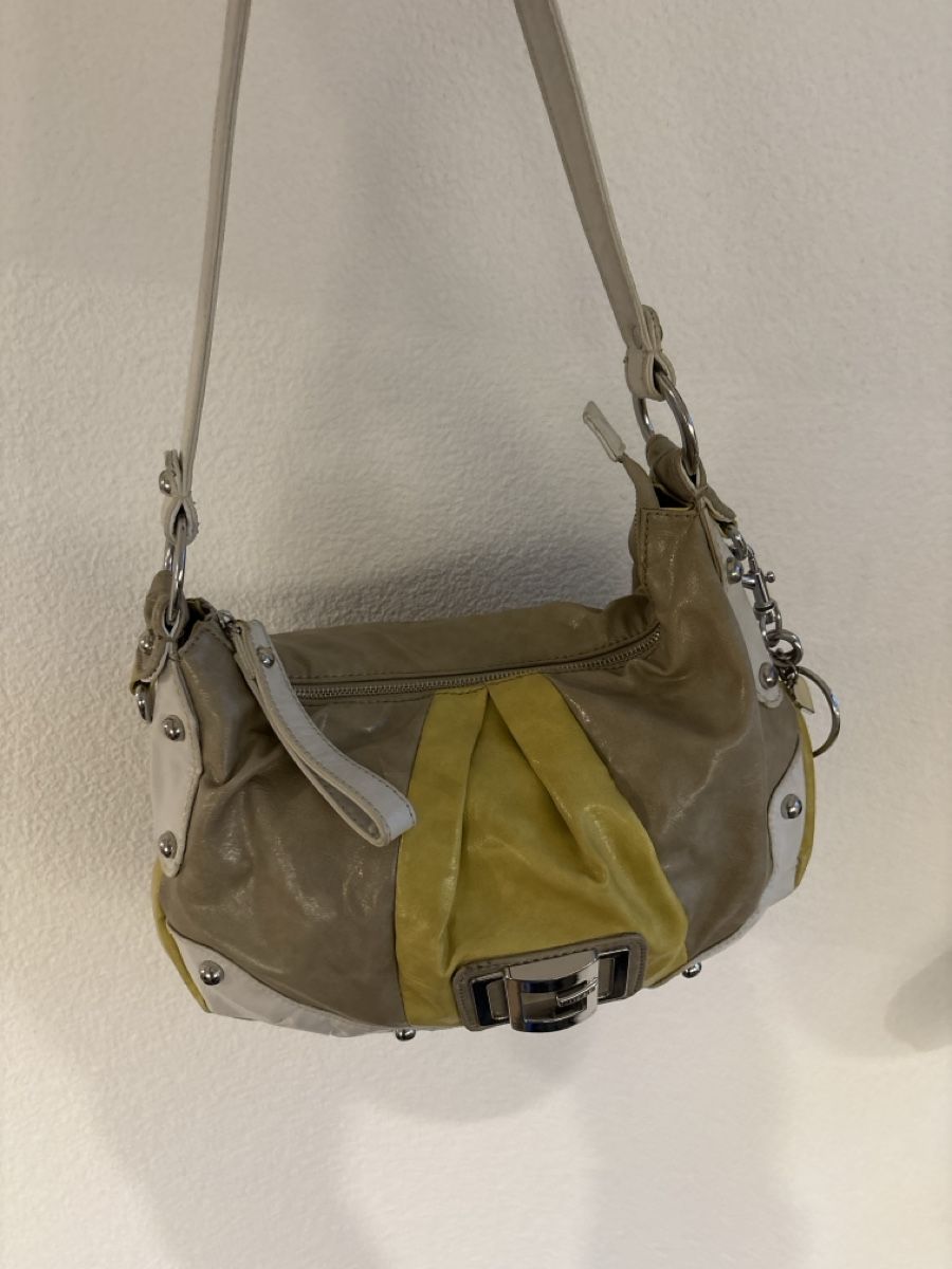 Guess Borse da donna: Guess Vintage Tasche Y2K – Usato da Bern venduto da LoveVintageY2K 1