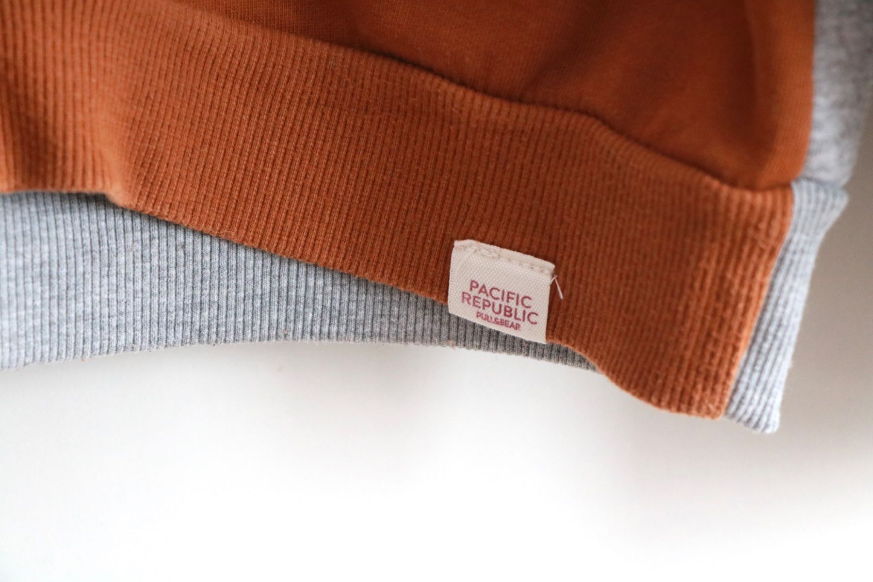 Maglioni & Felpe: Pull & Bear Pullover mit Streifen ‚USA‘ – Usato da Gachnang venduto da todressgolden 3