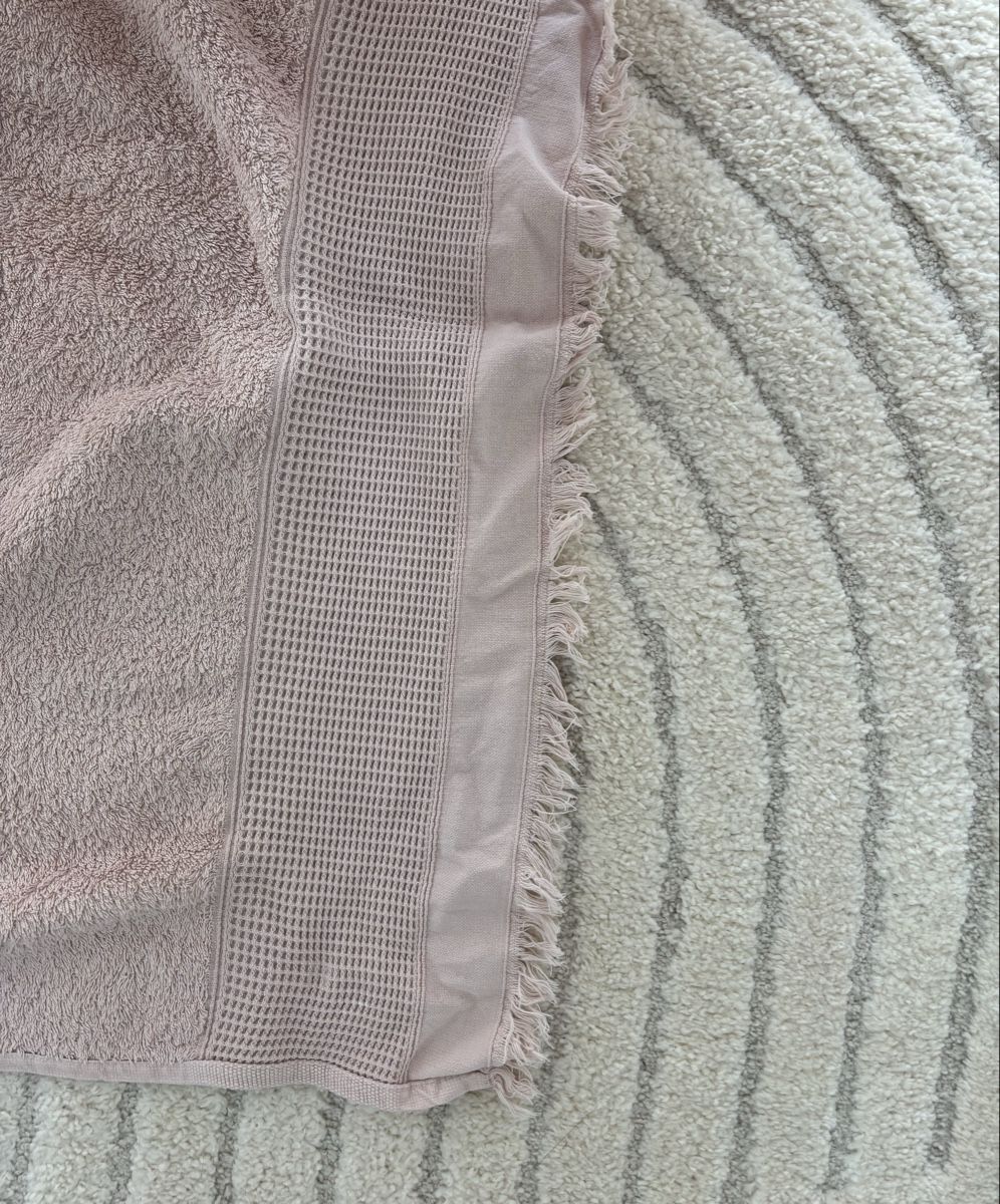Manor Badetücher: Duschtuch rosa mit Fransen – Gebraucht aus Winterthur von leimaj 2