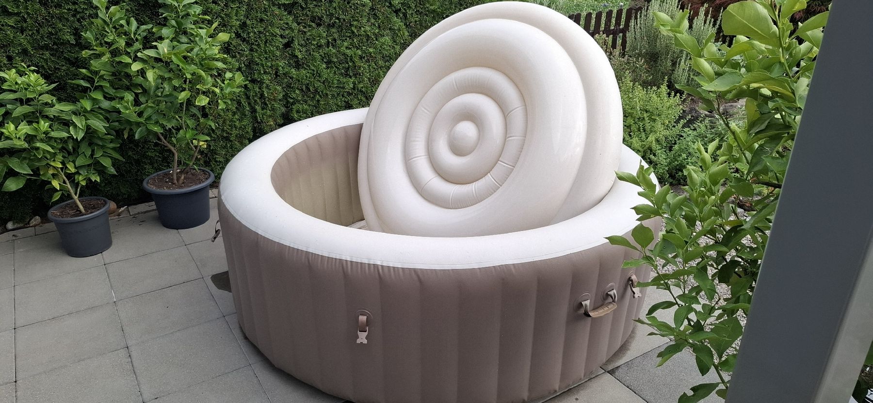 Bains à remous: INTEX Pure Spa, aufblasbarer Whirlpool – Défectueux à Emmen par Tigerlady 2