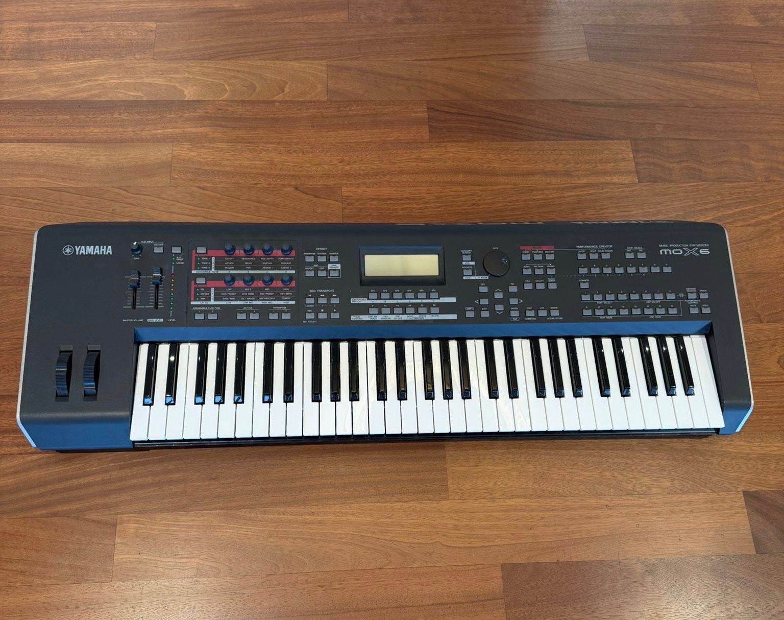 Yamaha Strumenti musicali: Yamaha Synthesizer mox 6 – Usato da Kuesnacht ZH venduto da Lacatitus