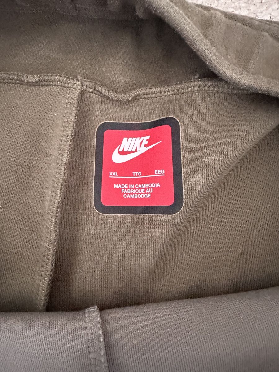Nike Hosen: Nike tech fleece xxl /2xl 2024/25 Serie – Neu (gemäss Beschreibung) aus Riggisberg von Gs13_pn7srt 1