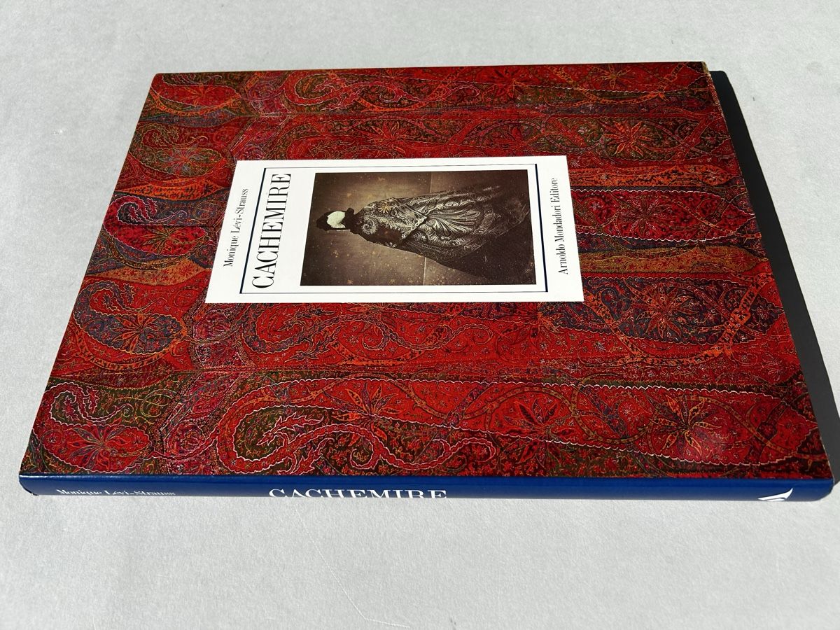 Bücher: CACHEMIRE: Kunst & Geschichte der Schals Kaschmir Textil – Gebraucht aus Zürich von Coffeetable88 8