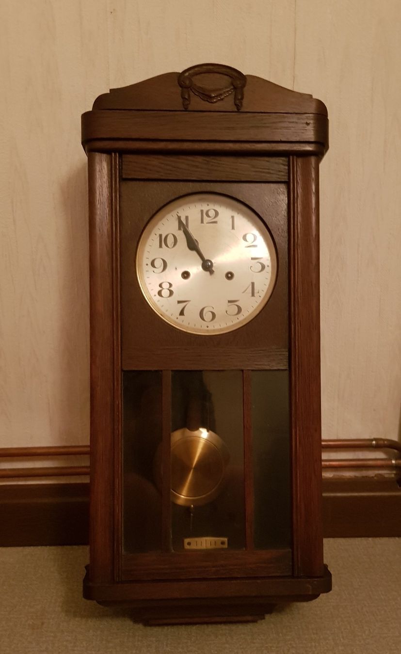 Uhren: Antike Wanduhr, schönes Design – Gebraucht aus Menziken von FranzSteff