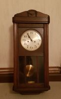 Antike Wanduhr, schönes Design