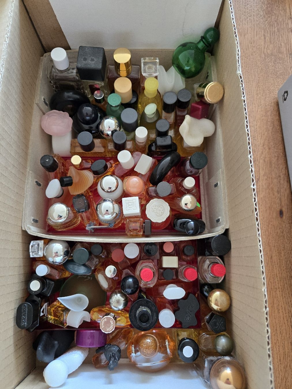 Profumi & Eau de Toilette: lotto 2  profumi in miniatura – Nuovo (secondo la descrizione) da Evilard venduto da Dario_G14cu 2