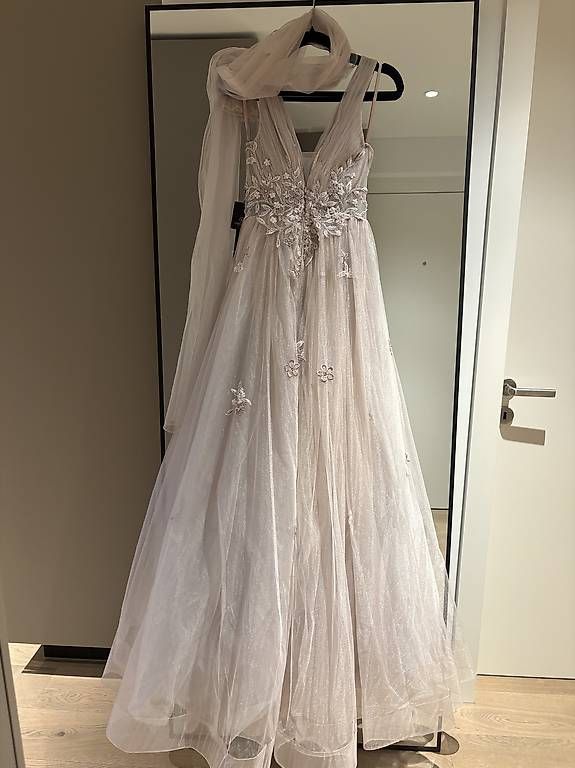 Vestiti: Andrea & Leo Gown – Usato da Herrliberg venduto da jil_y77h 4