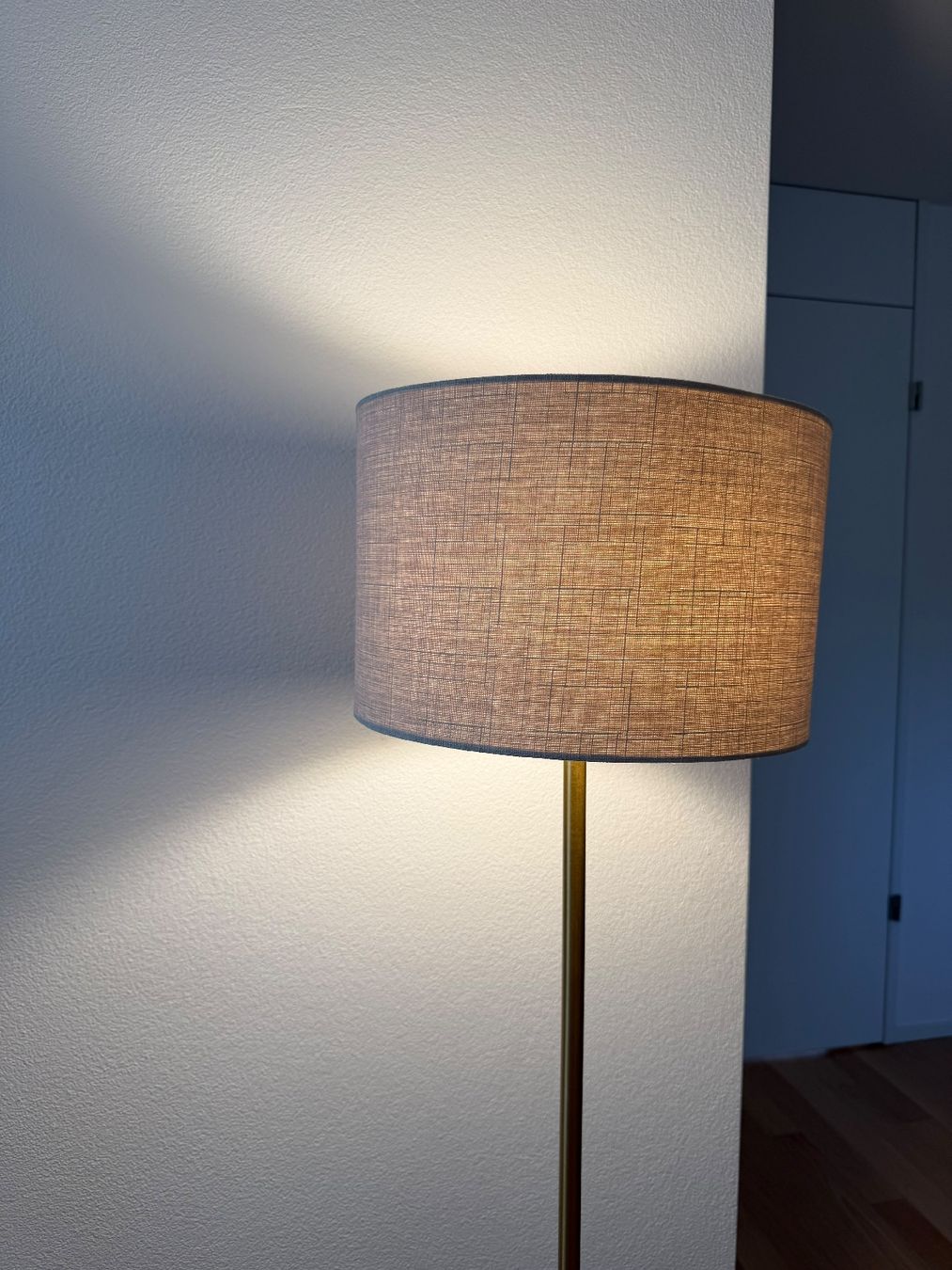 Ikea Lampade: Standleuchte, weiß/Messing – Usato da Schüpfheim venduto da oldyrk 1