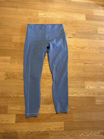 Lululemon high-rise wunder train in einem schönen blau