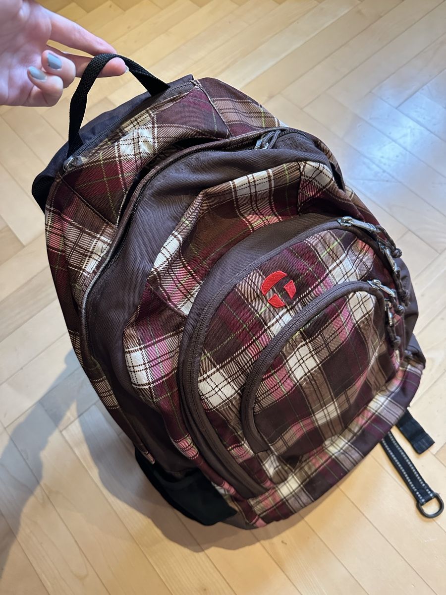 Rucksäcke: Take It Easy Rucksack/Schulrucksack braun/kariert + Etui – Gebraucht aus Hergiswil NW von kaufe_at_kaufmann