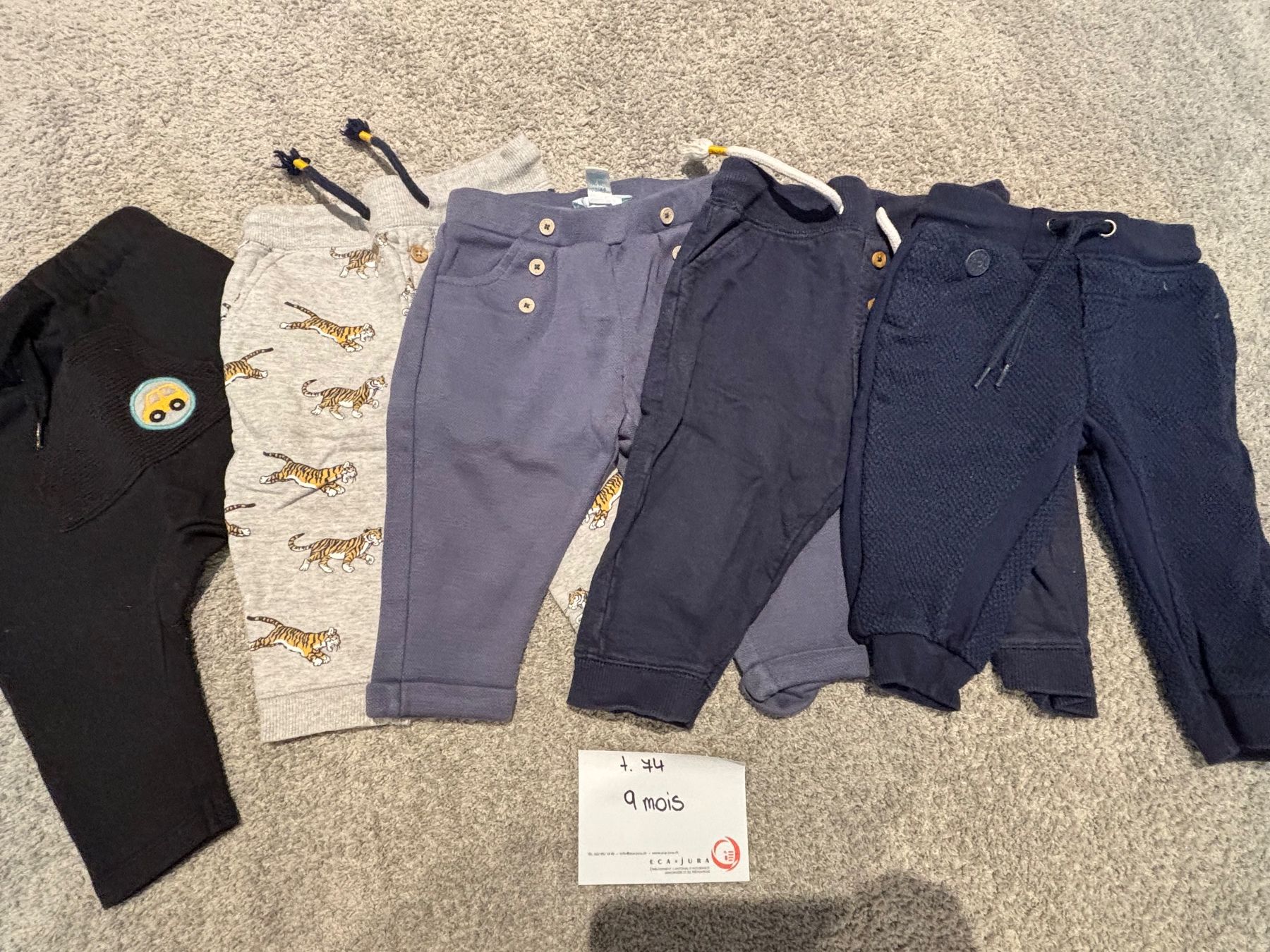 Kleiderpakete: Lot pantalons – Gebraucht aus Bressaucourt von Lamu