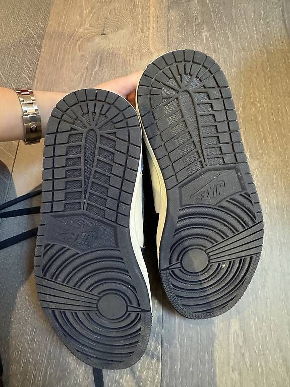 Scarpe da uomo: Nike Schuhe in der Grösse 37.5 – Usato da Wettswil venduto da mia_ql62 4