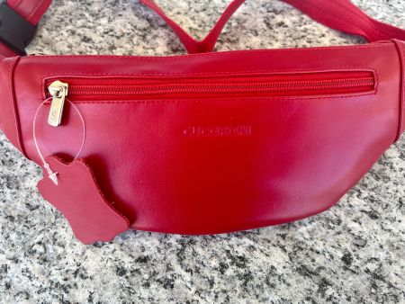 Banane en cuir fin neuve couleur rouge fabriquée en Europe!