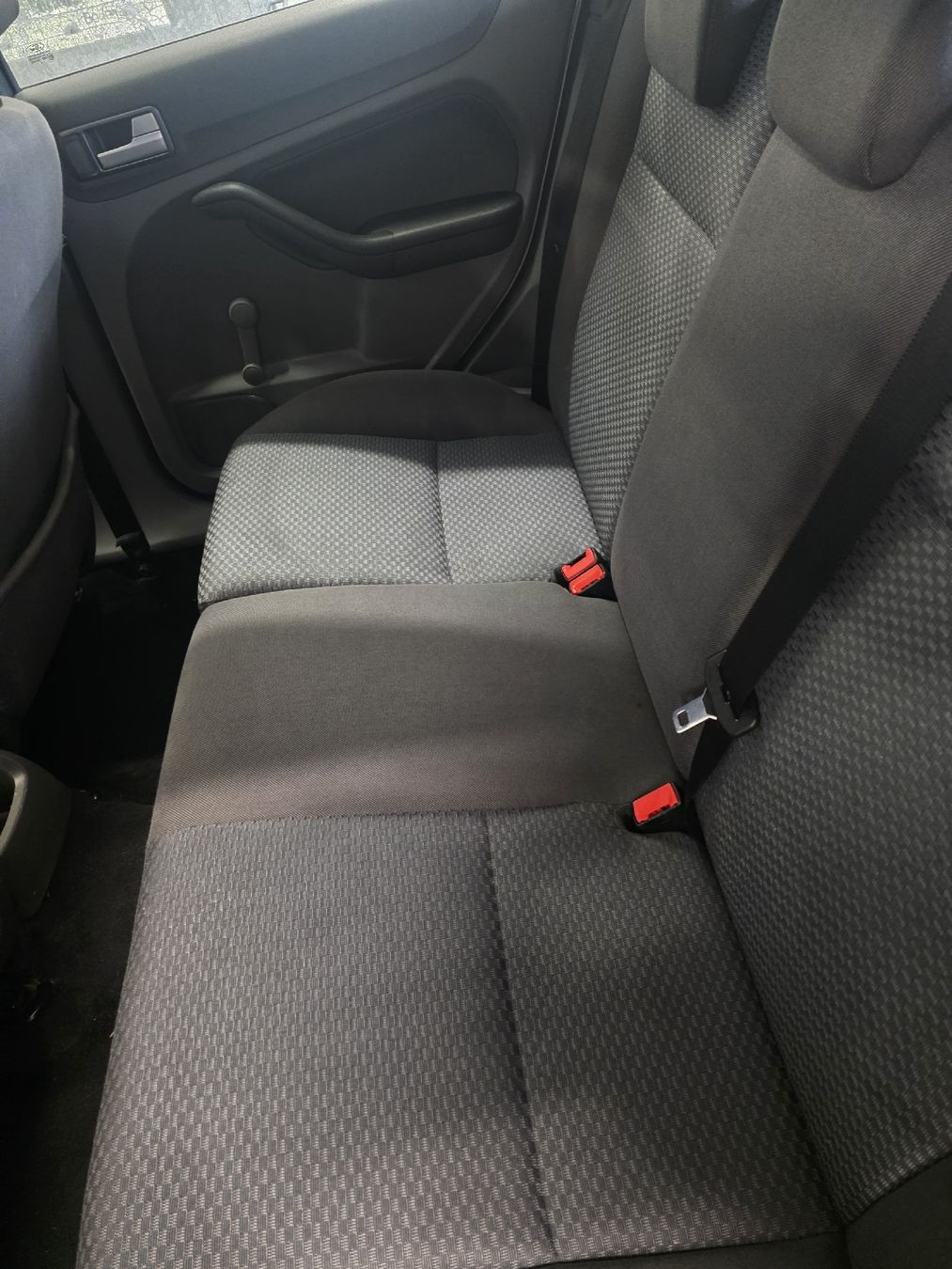 Ford Automobili: Ford Focus 1.8i – Usato da Flawil venduto da PinkUnicorn 6