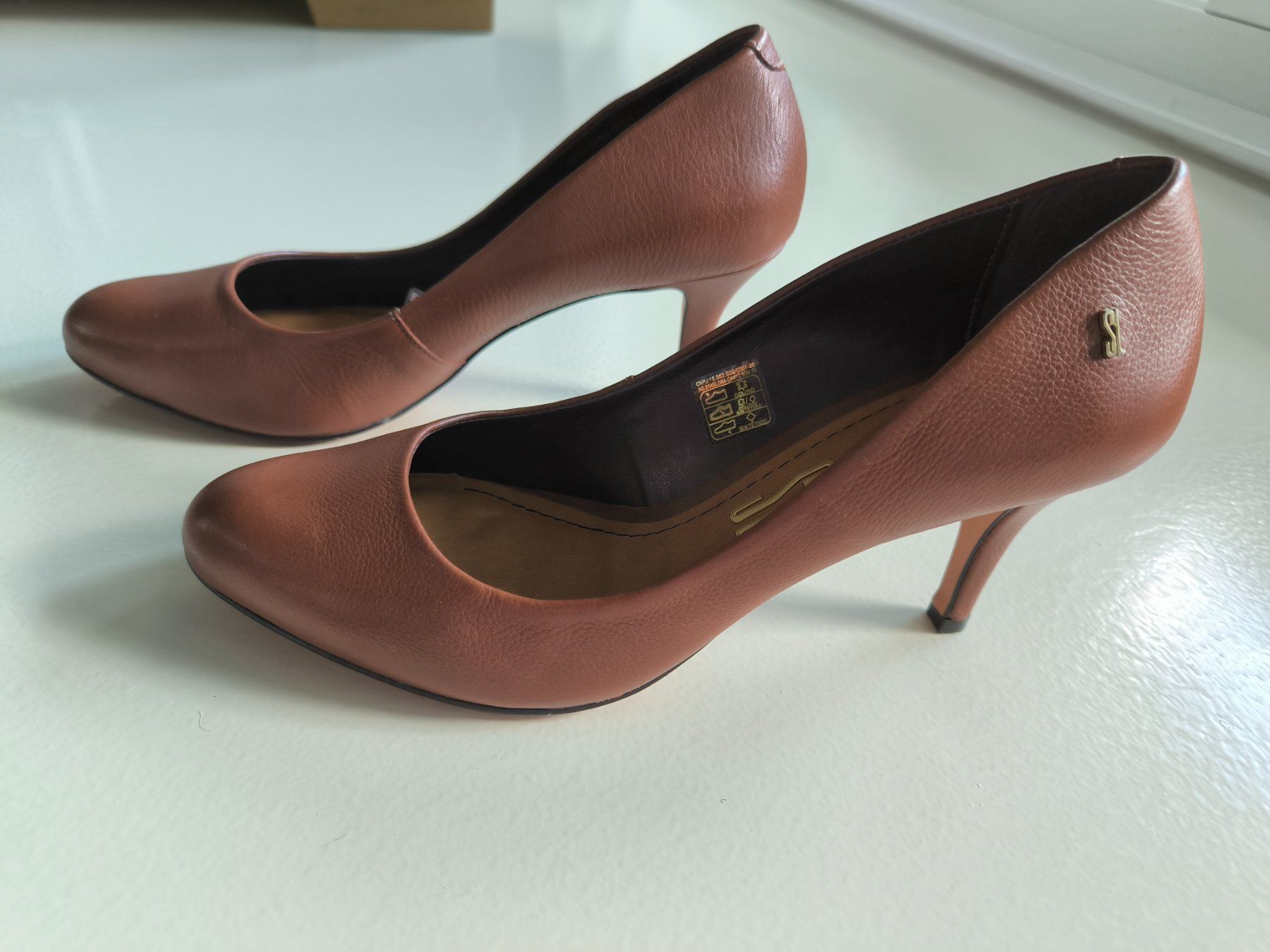 Scarpe da donna: Wunderschöne Pumps aus dunklem Kamelleder, Größe EU 39 – Nuovo (secondo la descrizione) da Wallisellen venduto da C_DM 1