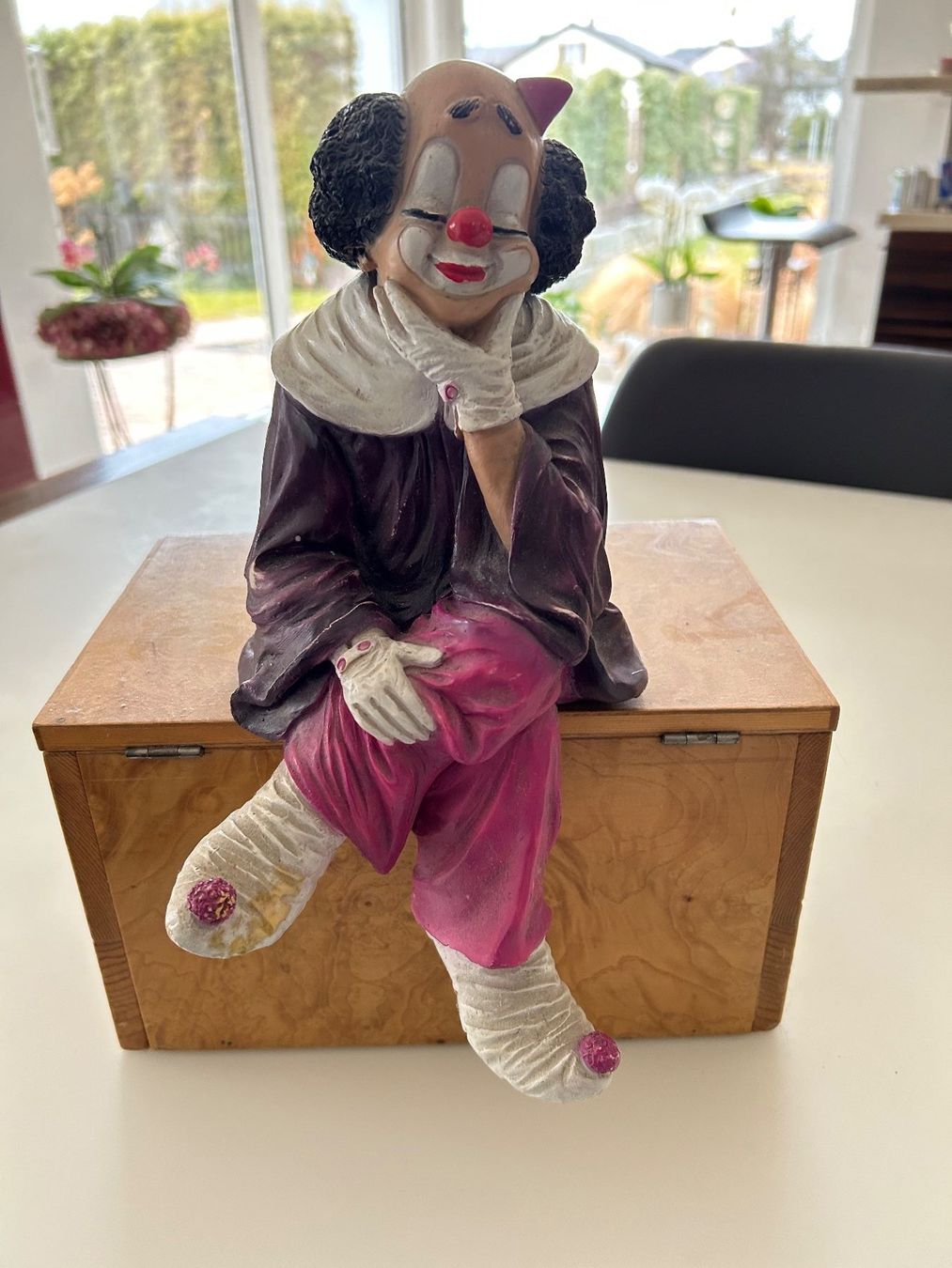 Arabia Tutte le decorazioni: dekorativer Clown sitzend (Keramik oder Gips?) – Usato da Mels venduto da Kssi 1