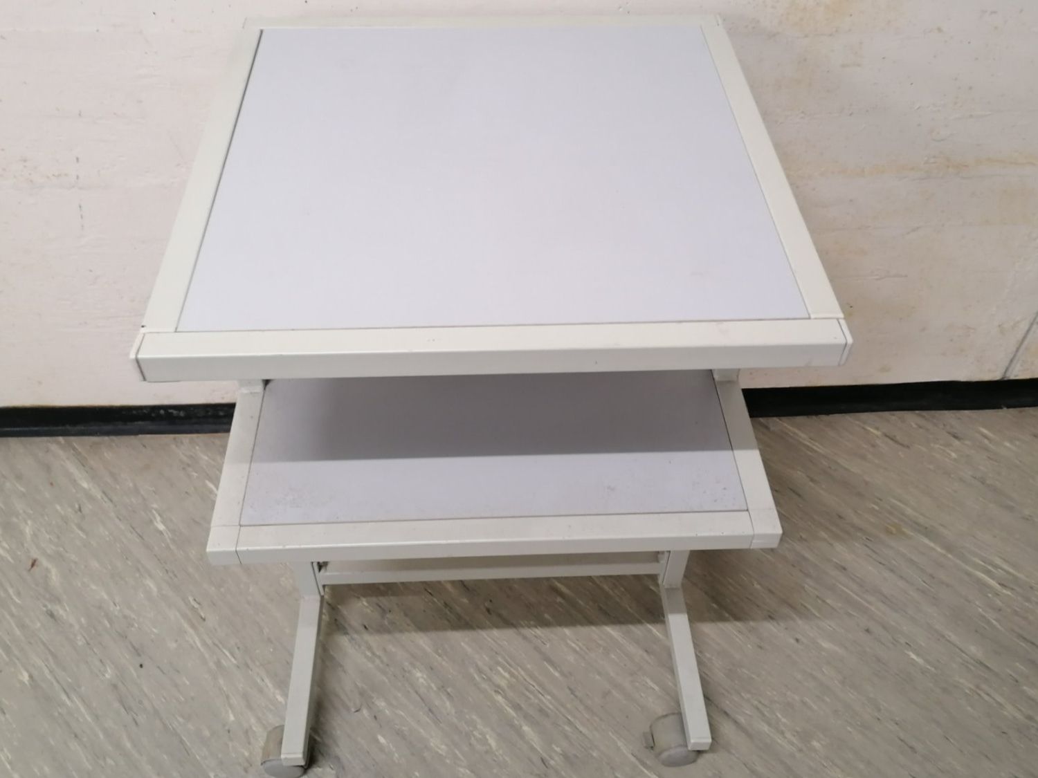 Tables: Beamertisch – D'occasion à Unterengstringen par Fachmann8103 2