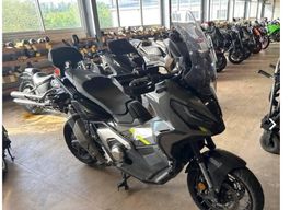 Scooter Honda X-ADV 750 gris