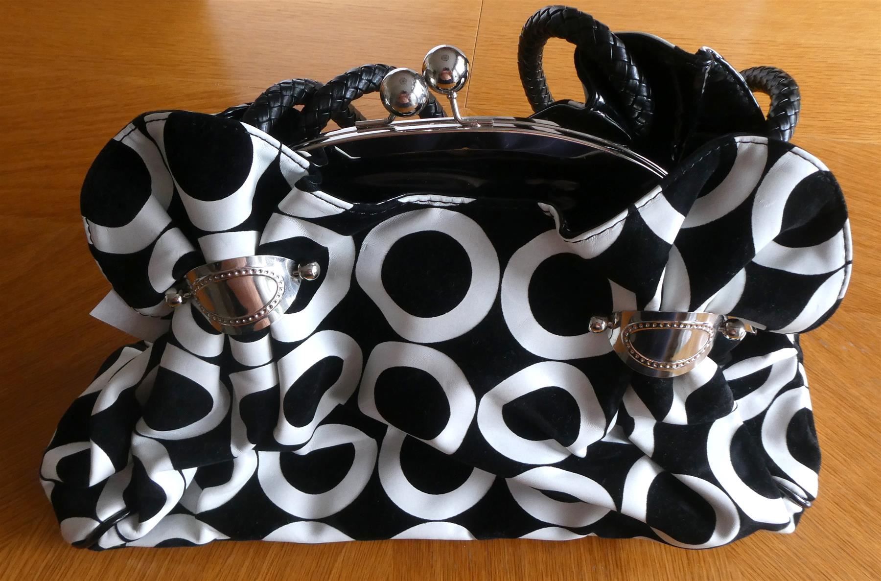 Borse da donna: Damen Handtasche Umhängetasche 3 Fächer gemustert – Nuovo (secondo la descrizione) da Frauenfeld venduto da dhour 8
