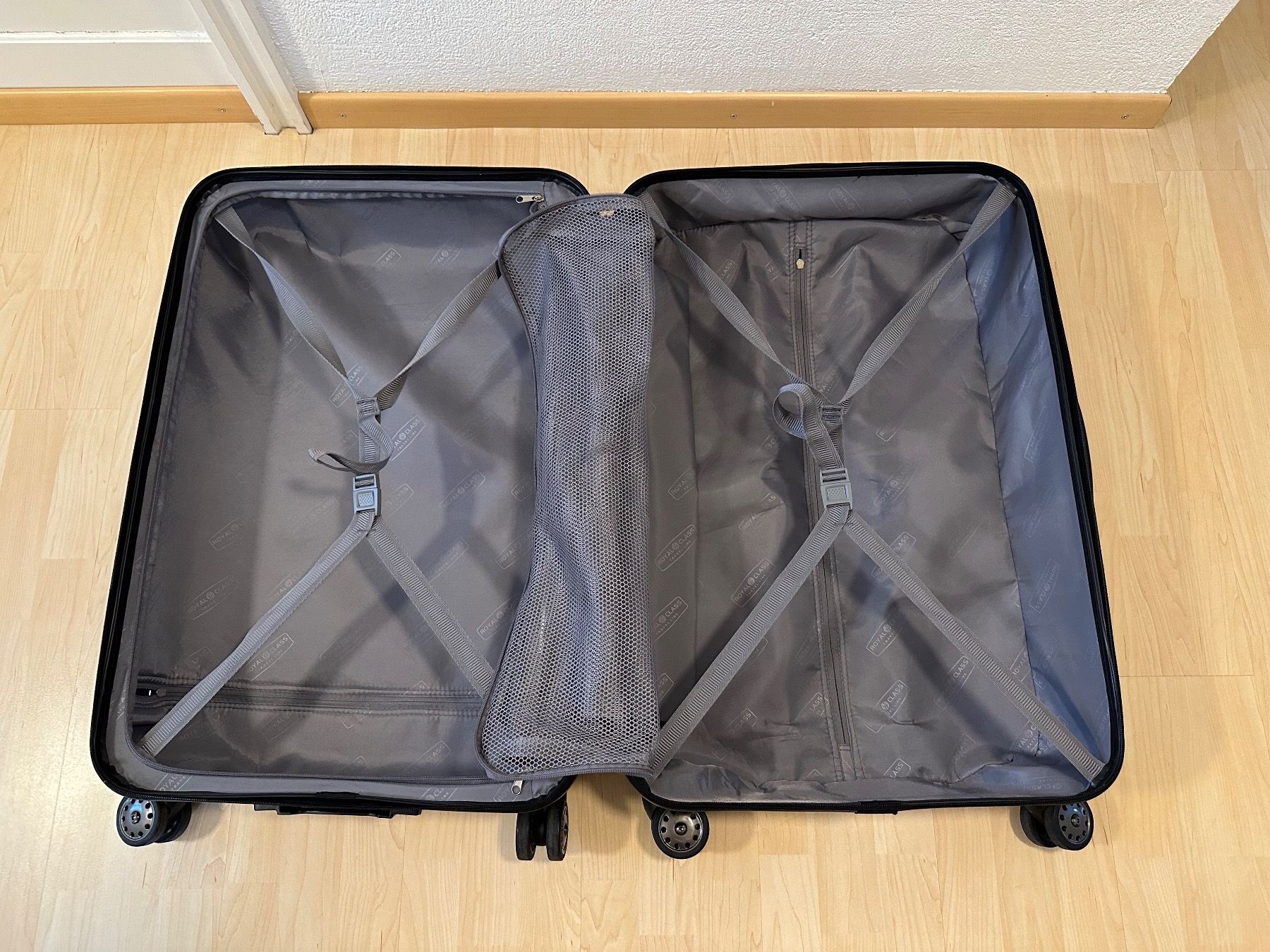 Reisekoffer: Reisekoffer - Royal Class Travel Line – Gebraucht aus Oberurnen von  9