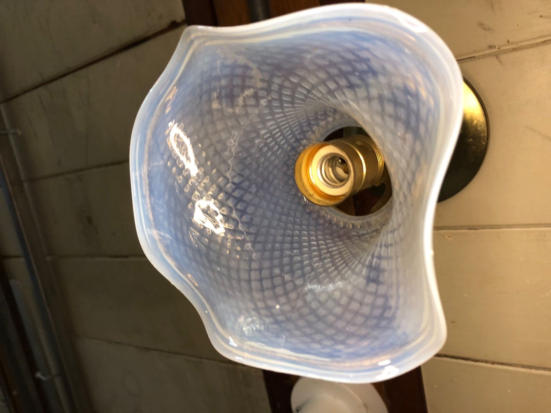 Lampade: Lampe mit herzigem Glasschirm im Jugendstil – Usato da Niederurnen venduto da Guste 2
